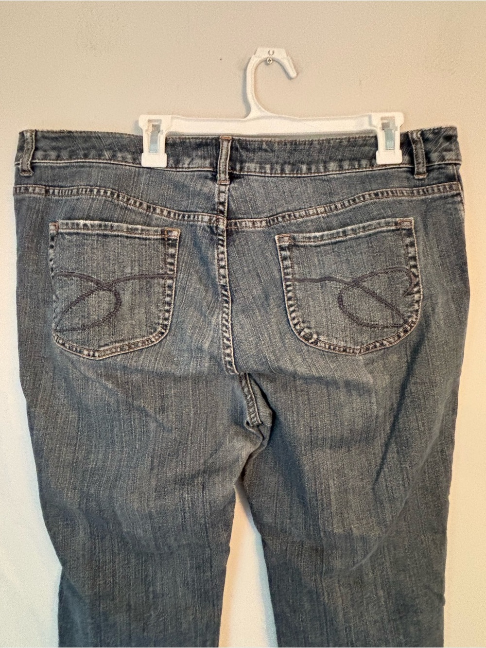 Chico's Platinum Medium/Dark Wash Classic Ultimate Fit Slim Cropped Jeans Sz 3 - Picture 3 of 8